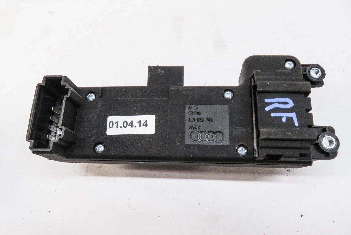 Thumbnail 6: 2015 AUDI Q7 (4L) RIGHT FRONT PASSENGER SEAT ADJUSTMENT SWITCH BUTTON