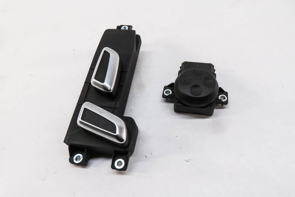 Thumbnail 2: 2015 AUDI Q7 (4L) LEFT FRONT DRIVER SEAT ADJUSTMENT SWITCH BUTTON