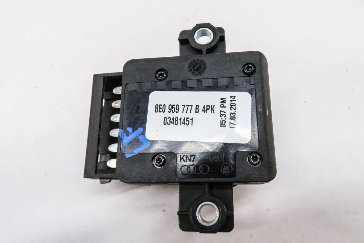 Thumbnail 4: 2015 AUDI Q7 (4L) LEFT FRONT DRIVER SEAT ADJUSTMENT SWITCH BUTTON