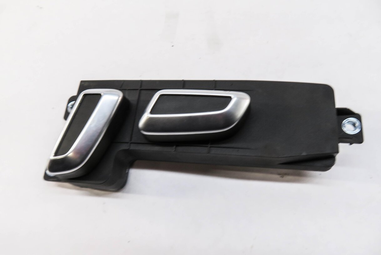 Thumbnail 5: 2015 AUDI Q7 (4L) LEFT FRONT DRIVER SEAT ADJUSTMENT SWITCH BUTTON