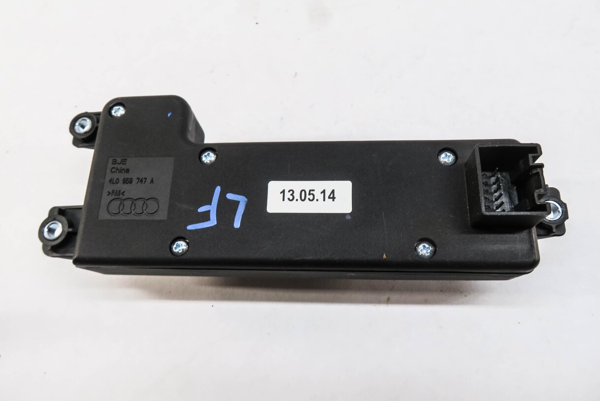 Thumbnail 6: 2015 AUDI Q7 (4L) LEFT FRONT DRIVER SEAT ADJUSTMENT SWITCH BUTTON