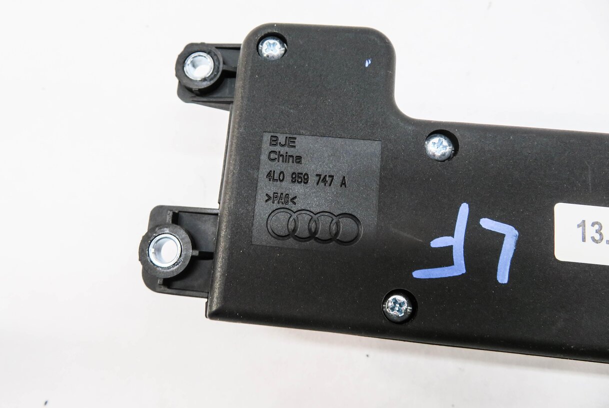 Thumbnail 7: 2015 AUDI Q7 (4L) LEFT FRONT DRIVER SEAT ADJUSTMENT SWITCH BUTTON