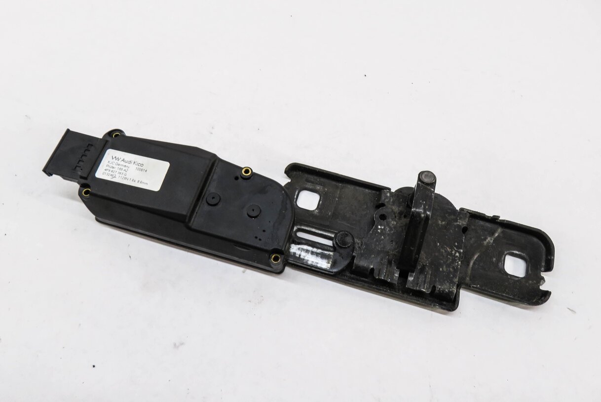 2015 AUDI Q7 (4L) REAR HATCH TRUNK GATE STRIKER PLATE ACTUATOR MOTOR