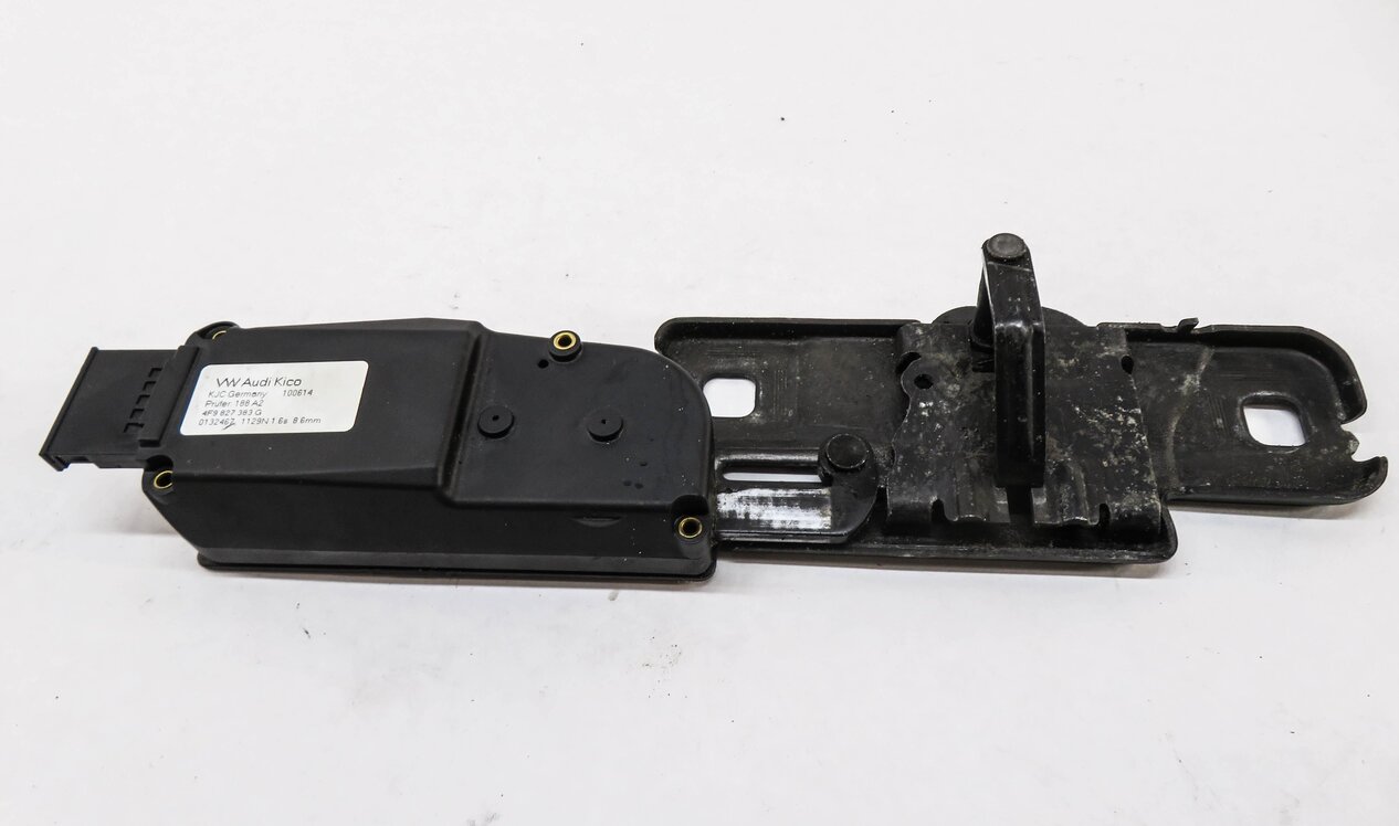 Thumbnail 2: 2015 AUDI Q7 (4L) REAR HATCH TRUNK GATE STRIKER PLATE ACTUATOR MOTOR