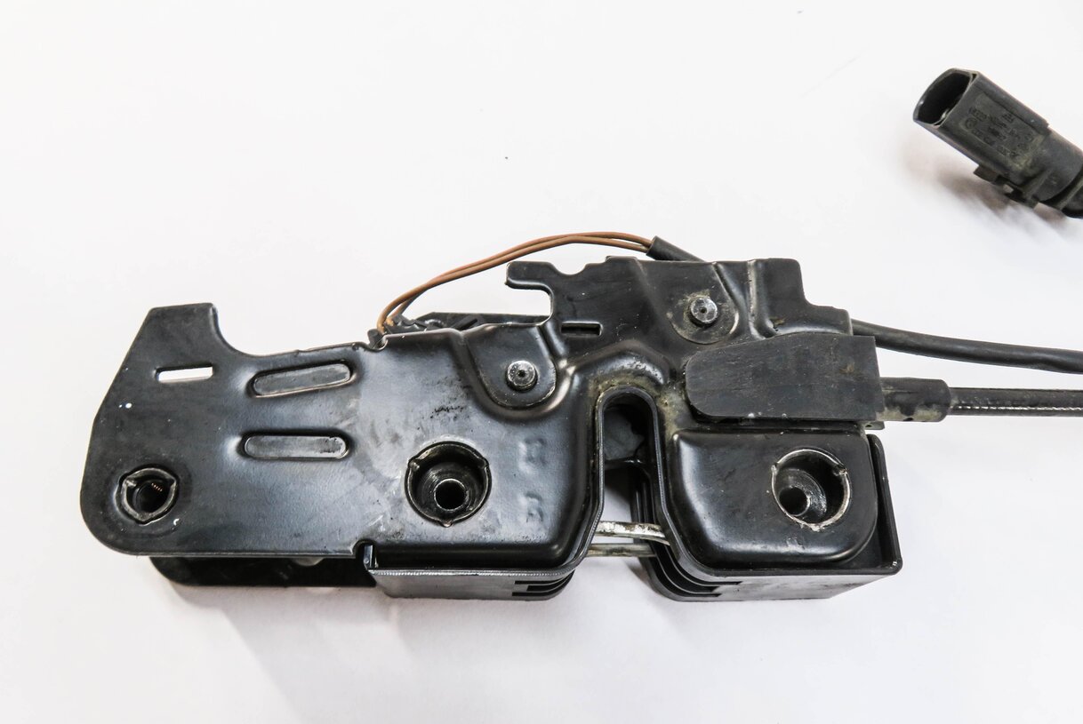 Thumbnail 3: 2015 AUDI Q7 (4L) FRONT LOWER HOOD LOCK LATCH ACTUATOR