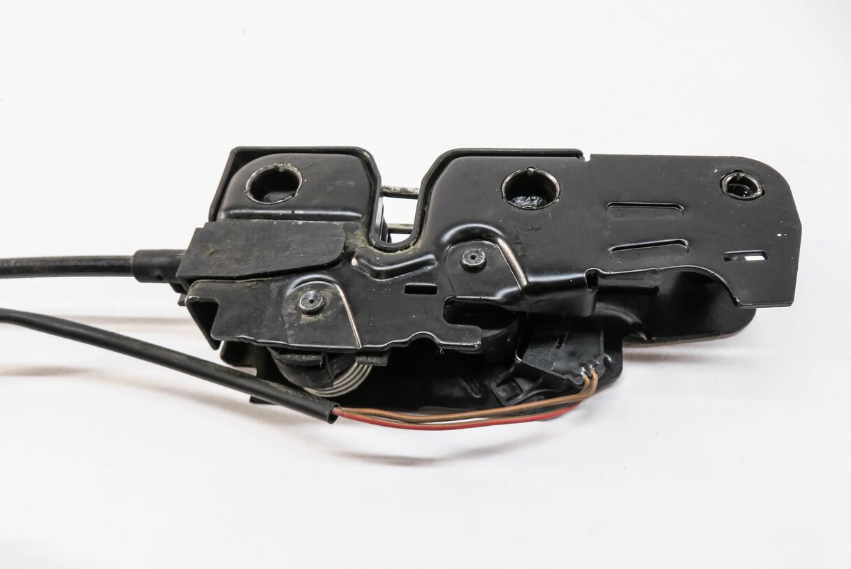 Thumbnail 4: 2015 AUDI Q7 (4L) FRONT LOWER HOOD LOCK LATCH ACTUATOR