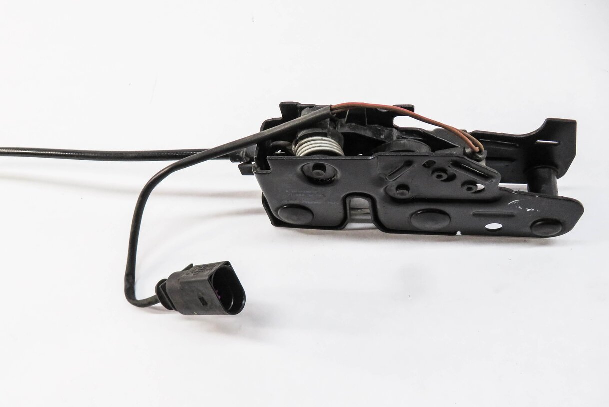 Thumbnail 5: 2015 AUDI Q7 (4L) FRONT LOWER HOOD LOCK LATCH ACTUATOR