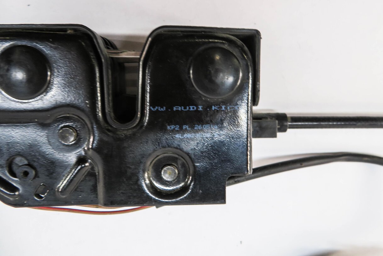 Thumbnail 7: 2015 AUDI Q7 (4L) FRONT LOWER HOOD LOCK LATCH ACTUATOR