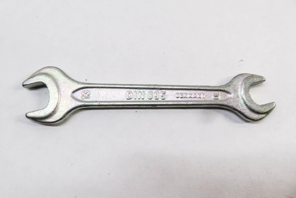 Thumbnail 3: 2013-2015 AUDI Q7 (4L) EMERGENCY SPARE TIRE CAR LIFT JACK LUG WRENCH TOOL KIT