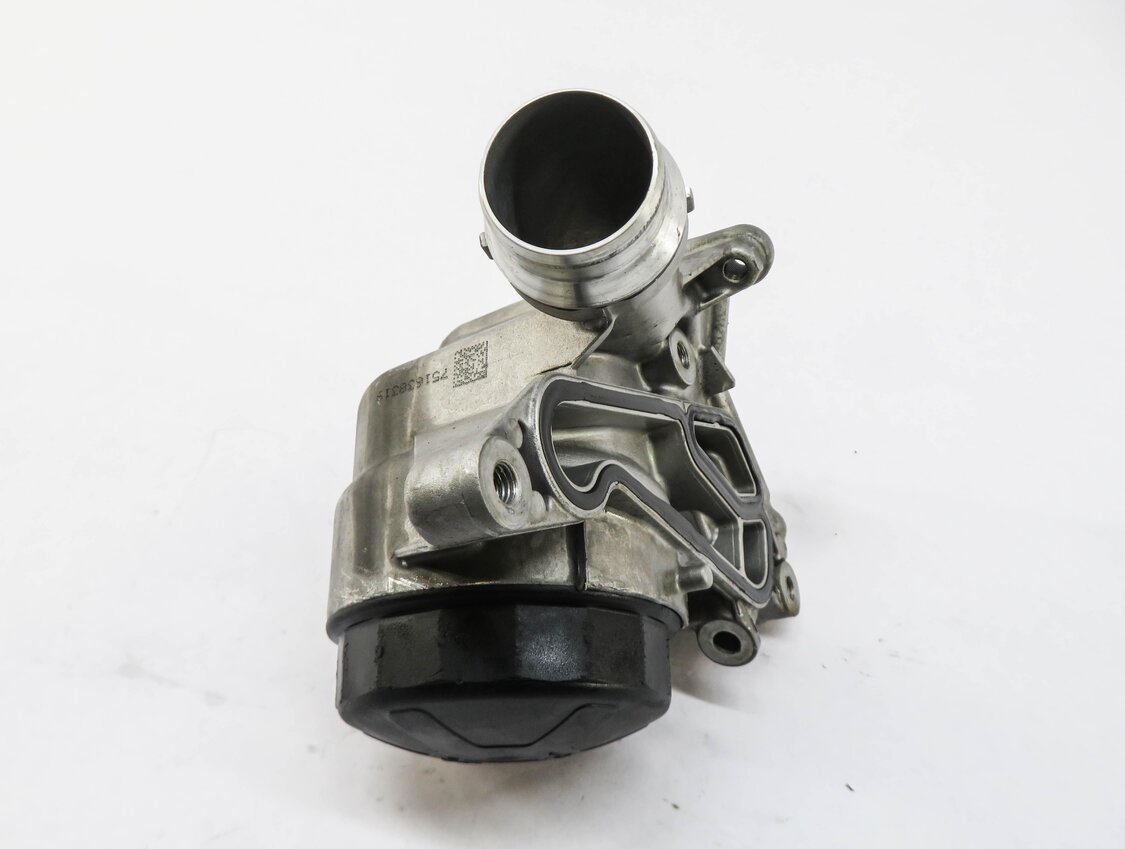 Thumbnail 3: 2013 BMW X3 (F25) 2.0L N20 TURBO ENGINE - OIL FILTER HOUSING w/ CAP