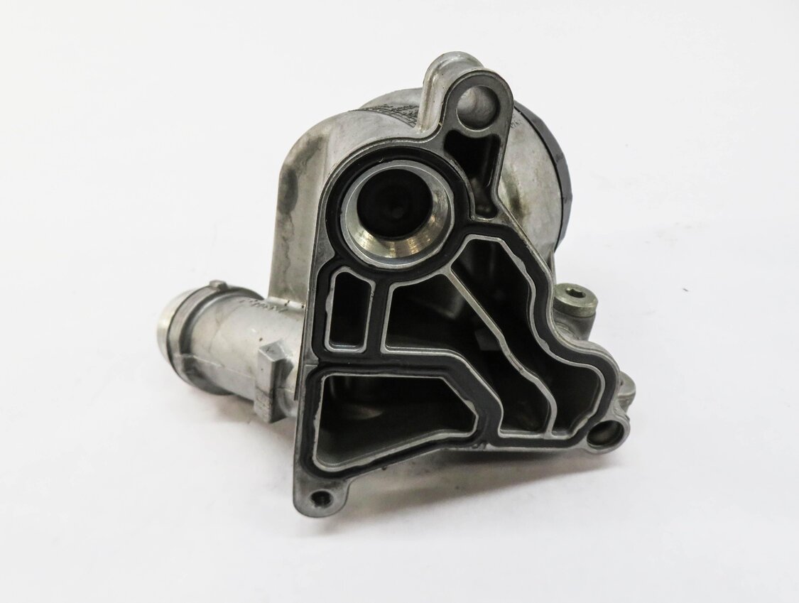 Thumbnail 4: 2013 BMW X3 (F25) 2.0L N20 TURBO ENGINE - OIL FILTER HOUSING w/ CAP