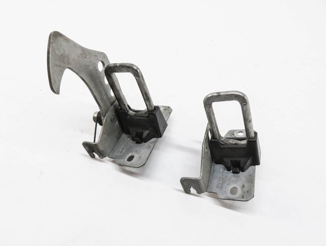 2013 BMW X3 (F25) FRONT HOOD SAFETY LATCH STRIKER SET-2