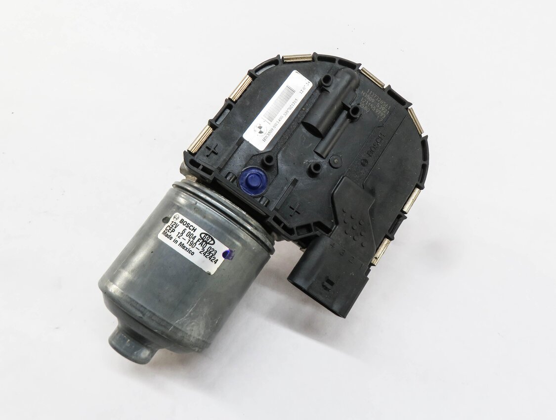 2011-2017 BMW X3 (F25) FRONT WINDOW GLASS WINDSHEILD WIPER MOTOR