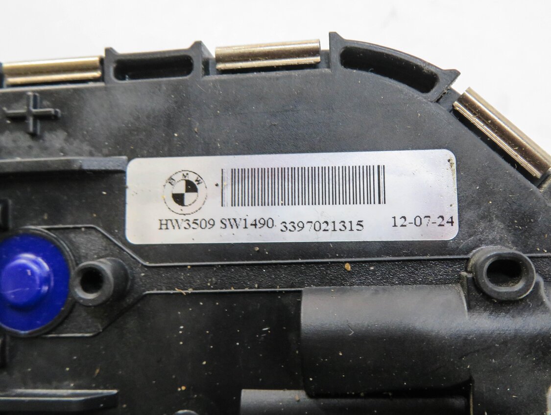 Thumbnail 4: 2011-2017 BMW X3 (F25) FRONT WINDOW GLASS WINDSHEILD WIPER MOTOR