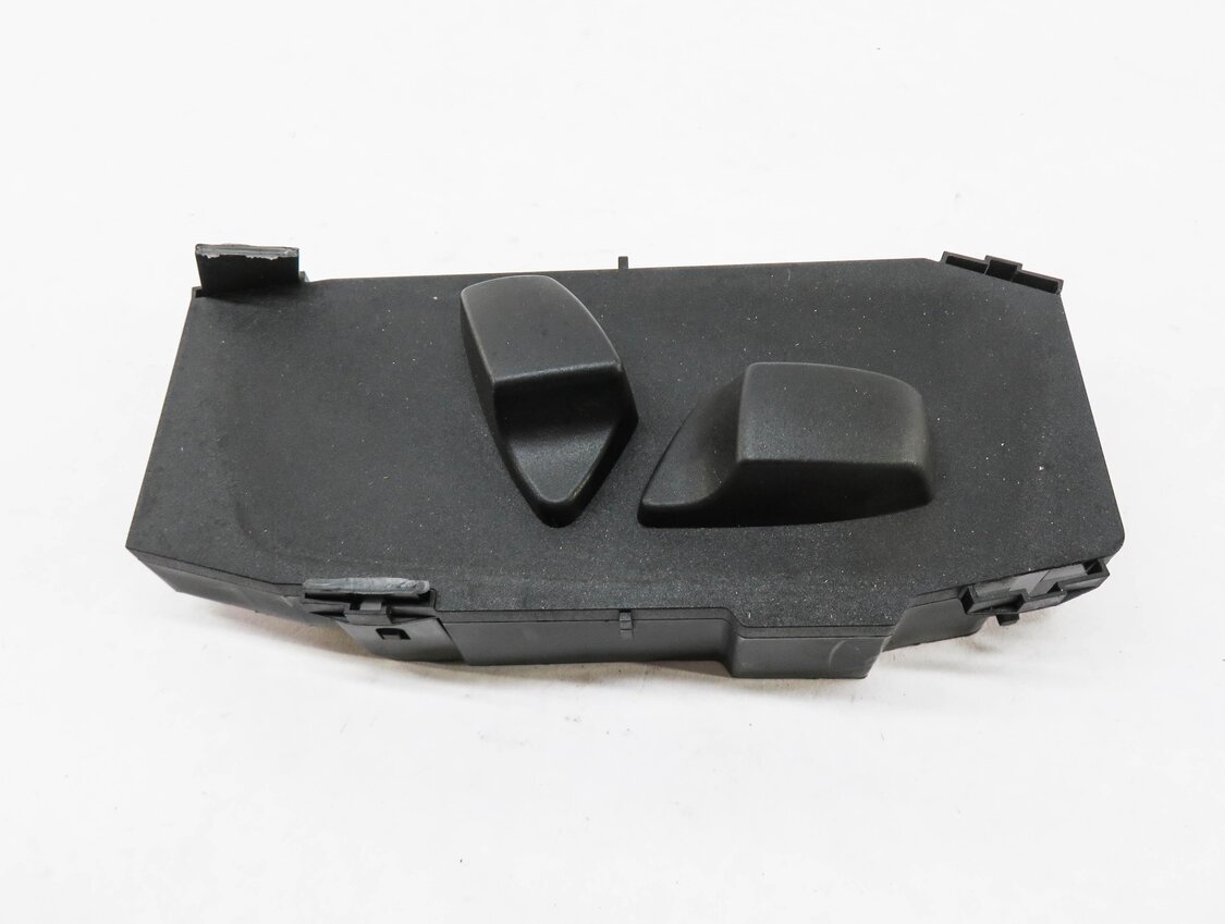 Thumbnail 2: 2013 BMW X3 (F25) RIGHT FRONT PASSENGER SEAT ADJUSTMENT SWITCH BUTTON