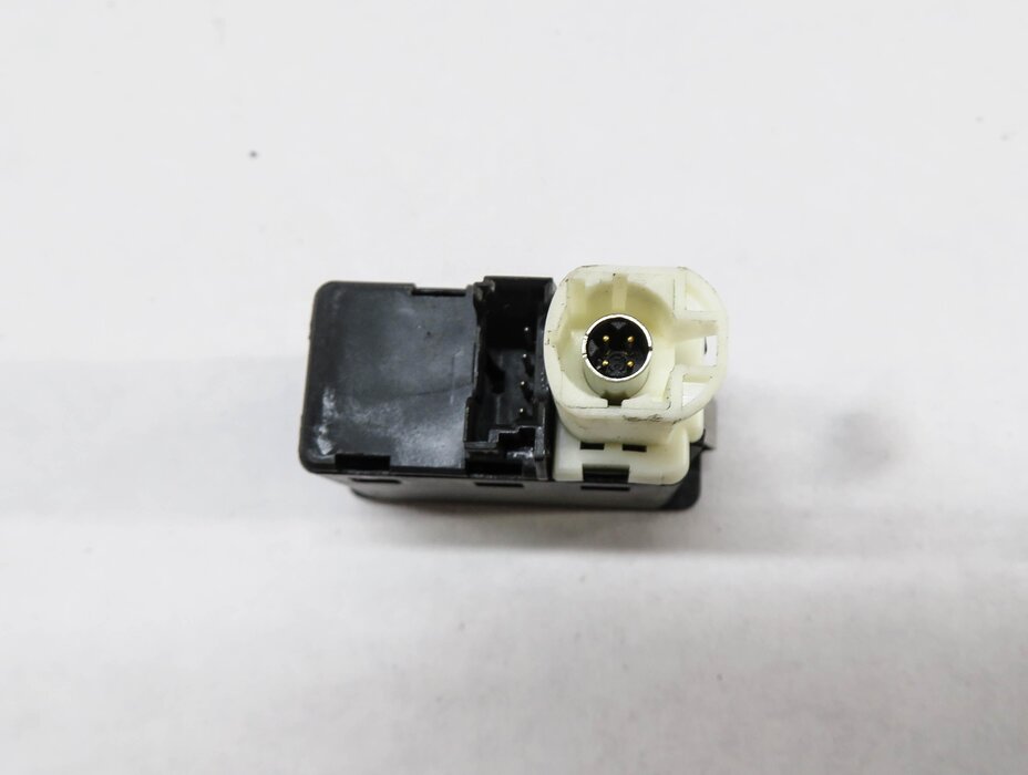 Thumbnail 3: 2013 BMW X3 (F25) RADIO STEREO AUX AUXILIARY AUDIO IN INPUT JACK w/ USB