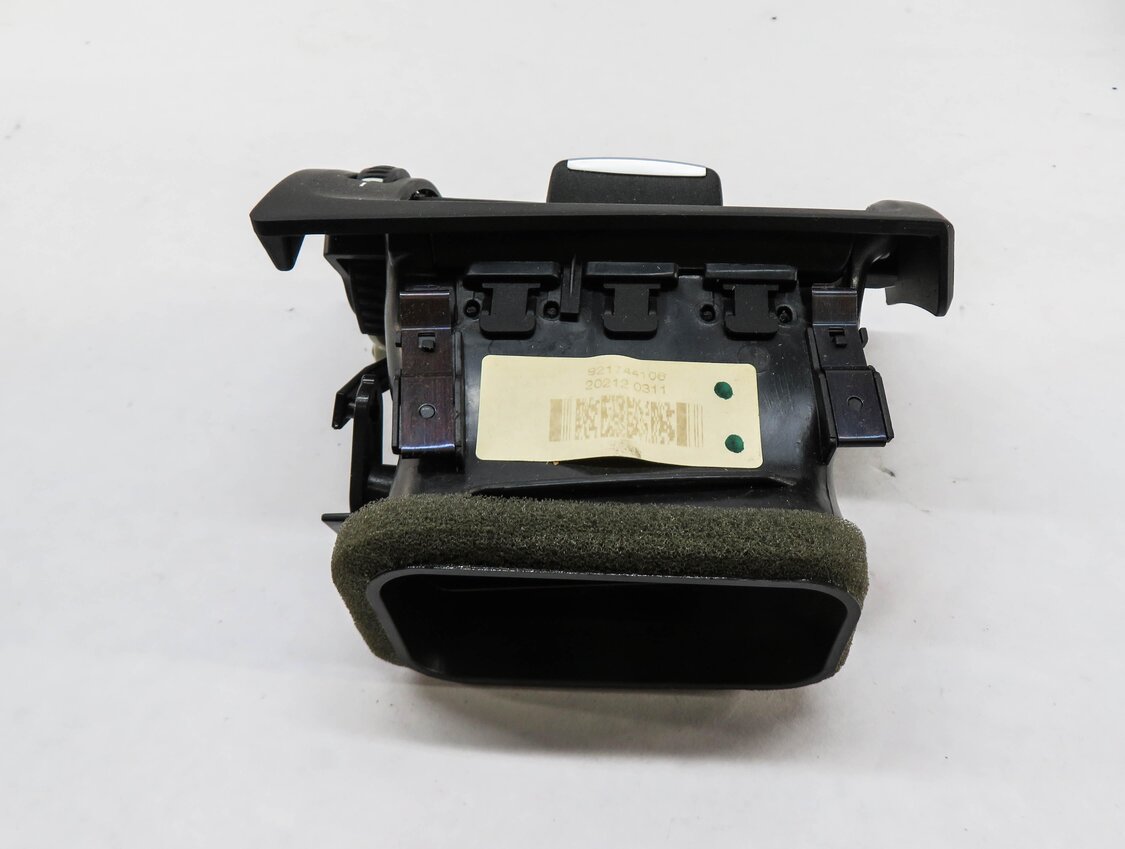 Thumbnail 3: 2013 BMW X3 (F25) LEFT FRONT DRIVER DASH HEATER A/C AIR VENT