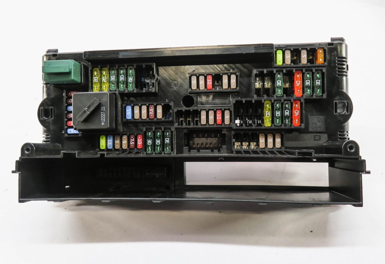 Thumbnail 2: 2013 BMW X3 (F25) FRONT POWER DISTRIBUTION FUSE BOX