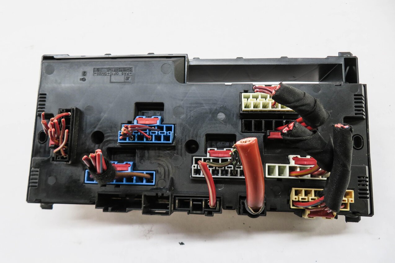 Thumbnail 3: 2013 BMW X3 (F25) FRONT POWER DISTRIBUTION FUSE BOX