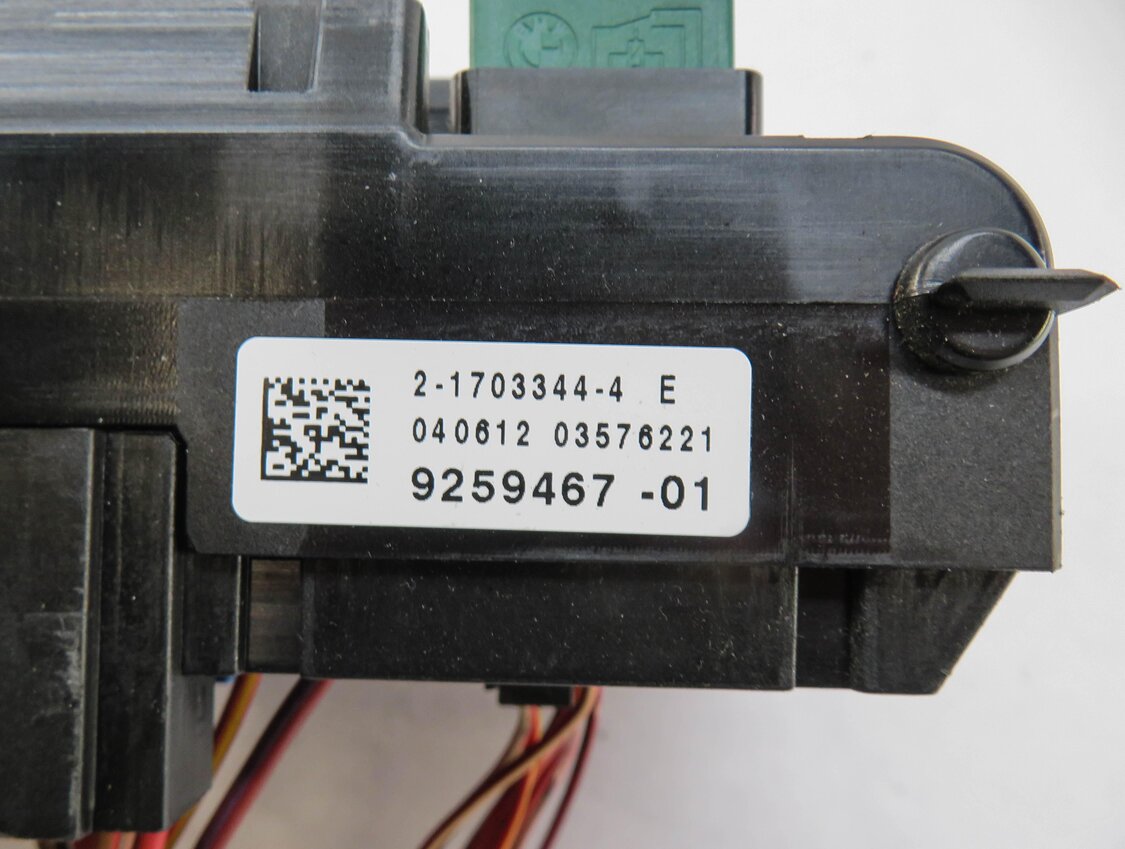 Thumbnail 4: 2013 BMW X3 (F25) FRONT POWER DISTRIBUTION FUSE BOX