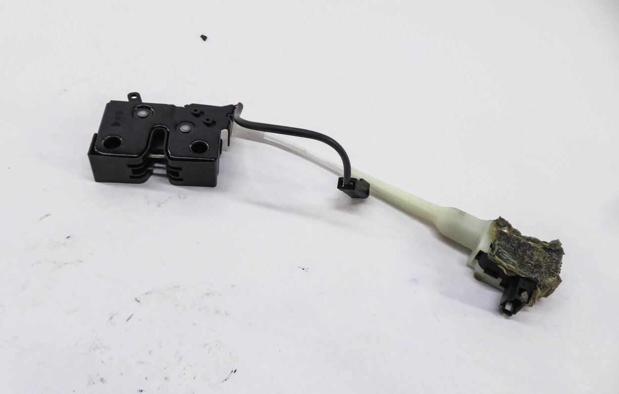 2010 PORSCHE CAYMAN (987) TRUNK LOCK LATCH ACTUATOR