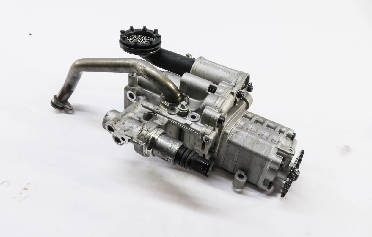 2010 PORSCHE CAYMAN (987) 2.9L ENGINE - OIL PUMP