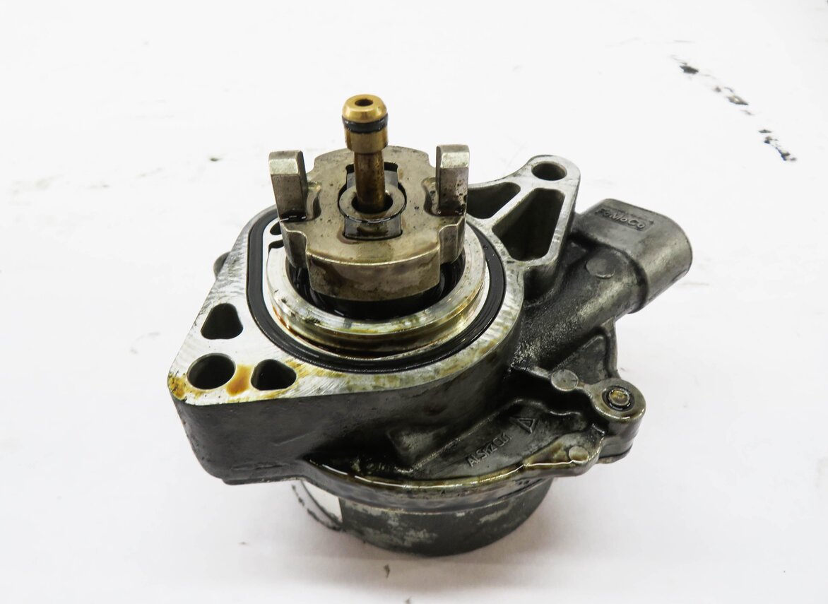 Thumbnail 2: 2010-2019 RANGE ROVER SPORT LR4 JAGUAR XE XF XK - 3.0L / 5.0L BRAKE VACUUM PUMP