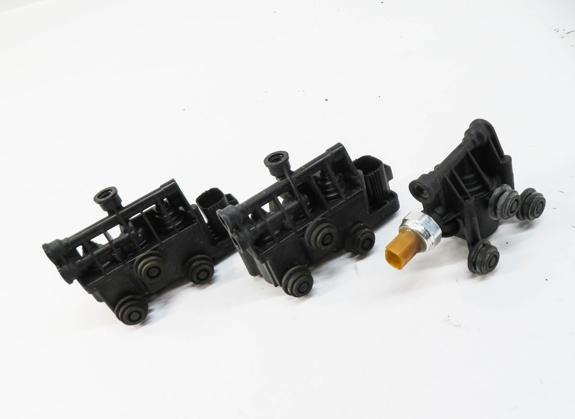 2010 RANGE ROVER (L322) FRONT & REAR AIR SUSPENSION VALVE BLOCK SET-3