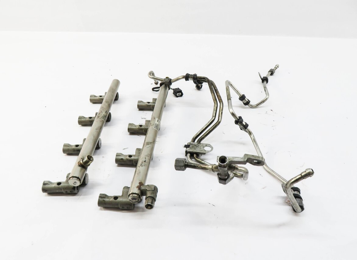 Thumbnail 2: 2010 RANGE ROVER (L322) 5.0L AJ133 SUPERCHARGED V8 ENGINE FUEL RAIL SET w/ LINES