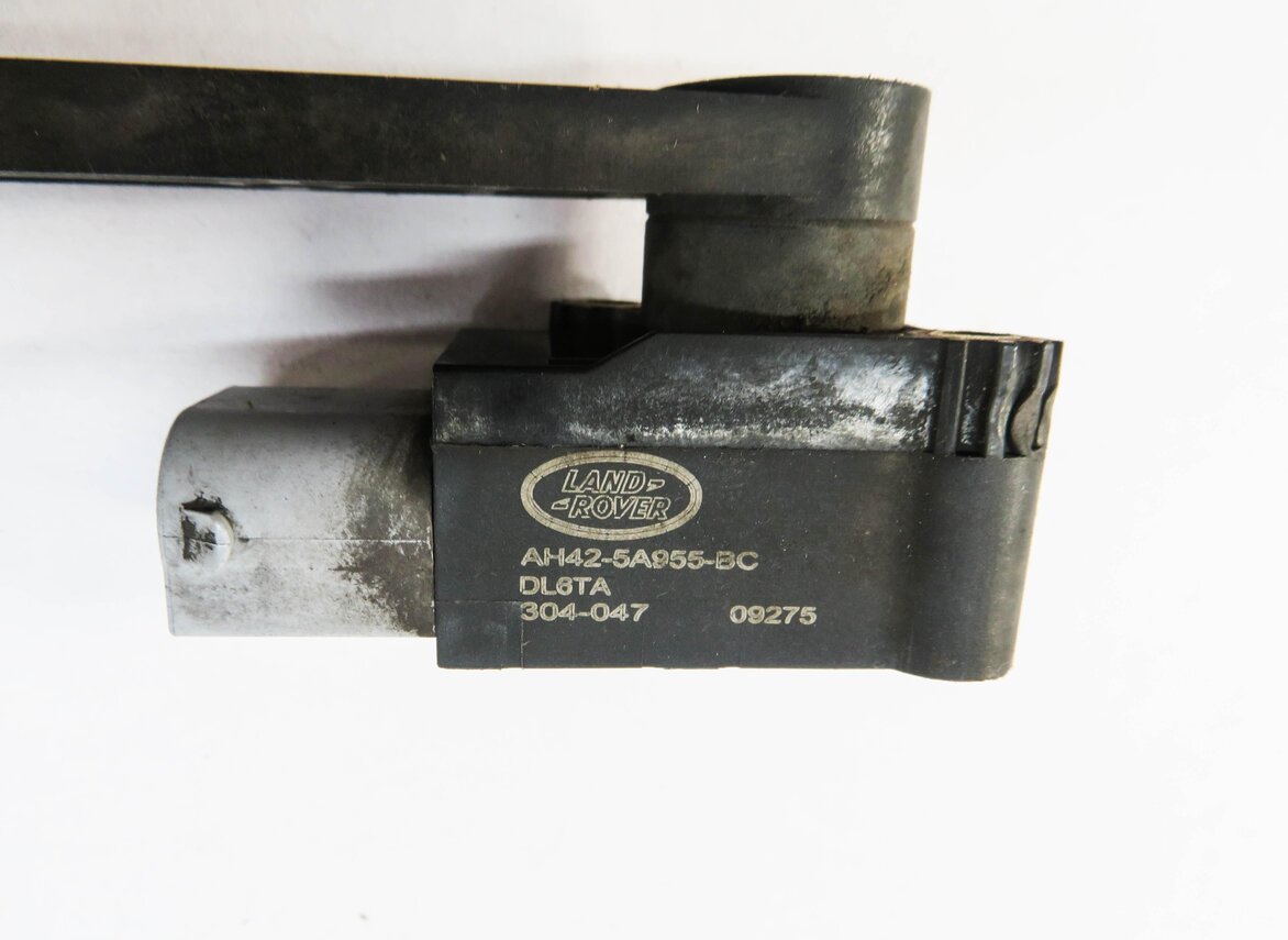 Thumbnail 4: 2010 RANGE ROVER (L322) LEFT DRIVER REAR SUSPENSION HEIGHT LEVEL SENSOR