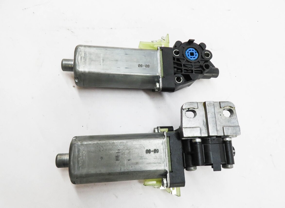 Thumbnail 3: 2010-2012 RANGE ROVER (L322) POWER STEERING COLUMN ADJUSTMENT MOTOR SET