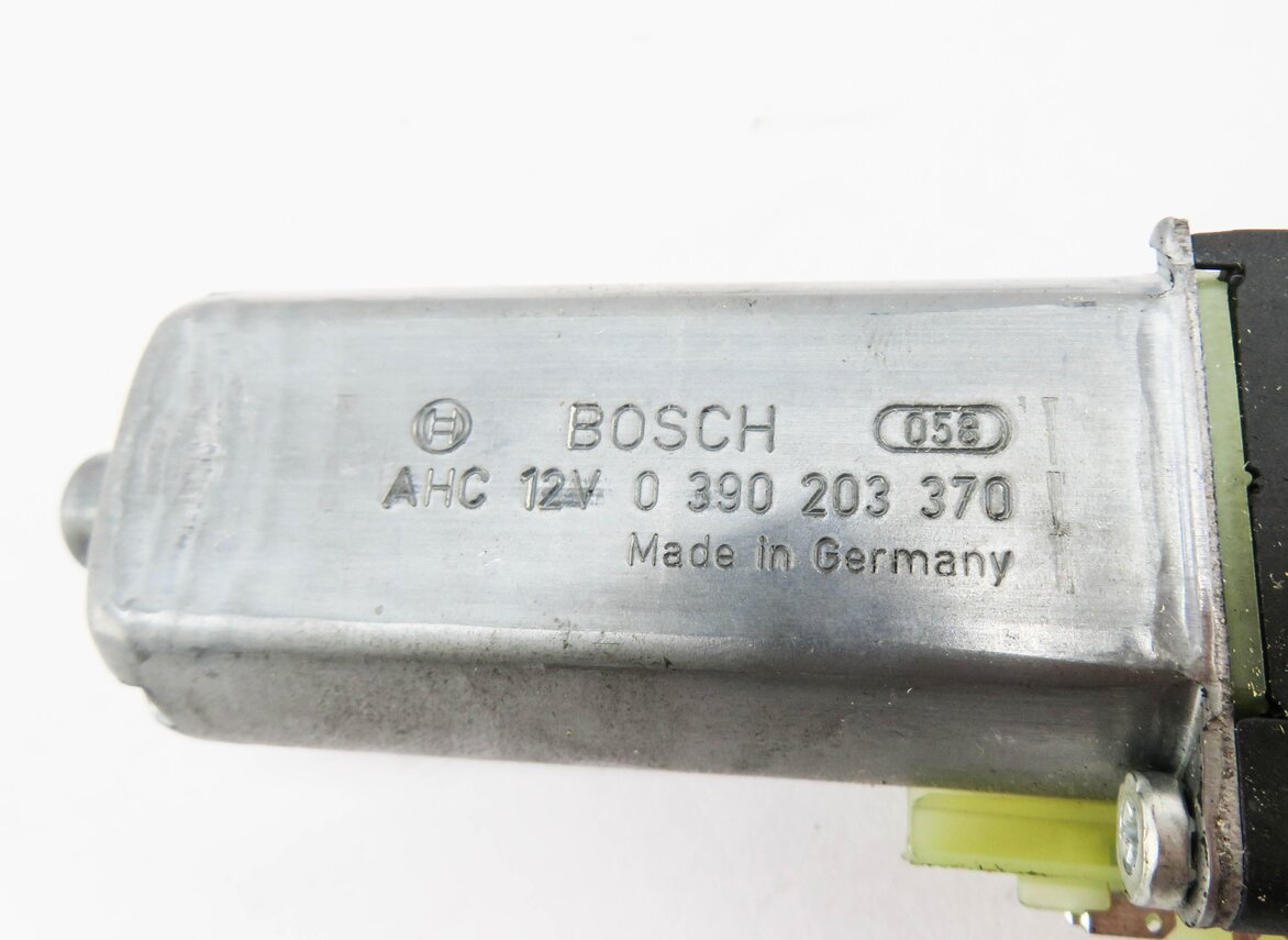 Thumbnail 4: 2010-2012 RANGE ROVER (L322) POWER STEERING COLUMN ADJUSTMENT MOTOR SET
