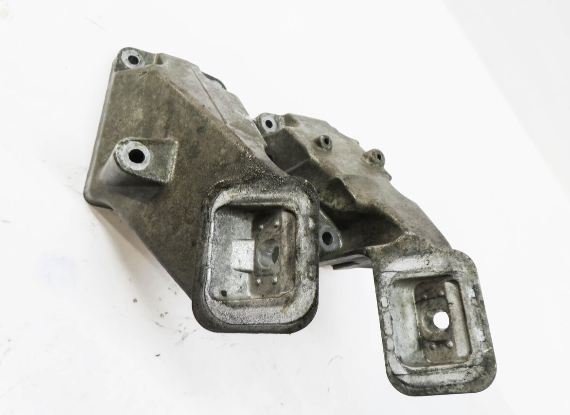 Thumbnail 2: 2010 RANGE ROVER (L322) 5.0L AJ133 SUPERCHARGED ENGINE - MOTOR MOUNT BRACKET SET