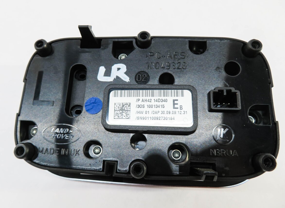 Thumbnail 4: 2010 RANGE ROVER (L322) LEFT REAR SEAT ADJUSTMENT SWITCH BUTTON PANEL