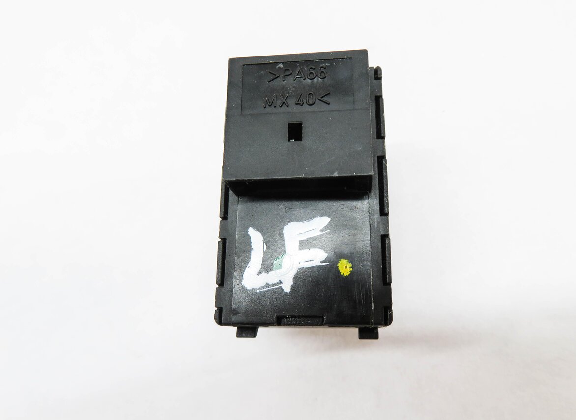 Thumbnail 4: 2010 RANGE ROVER (L322) LEFT FRONT DRIVER MEMORY SEAT ADJUSTMENT SWITCH BUTTON