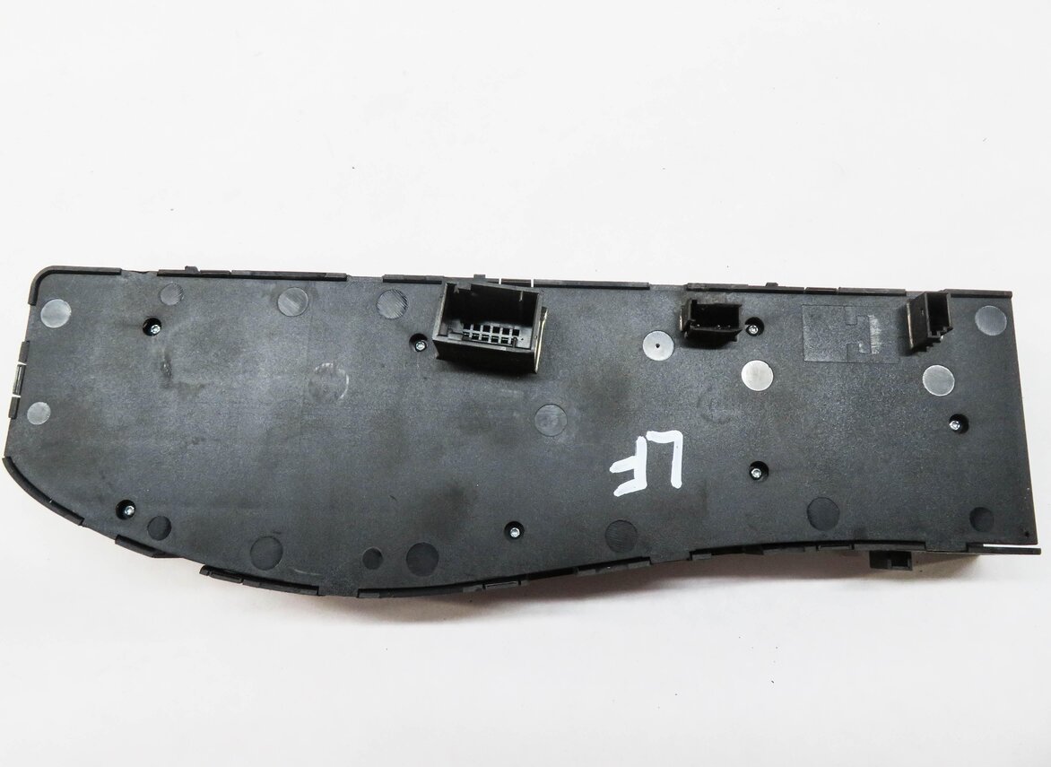 Thumbnail 7: 2010 RANGE ROVER (L322) LEFT FRONT DRIVER MEMORY SEAT ADJUSTMENT SWITCH BUTTON