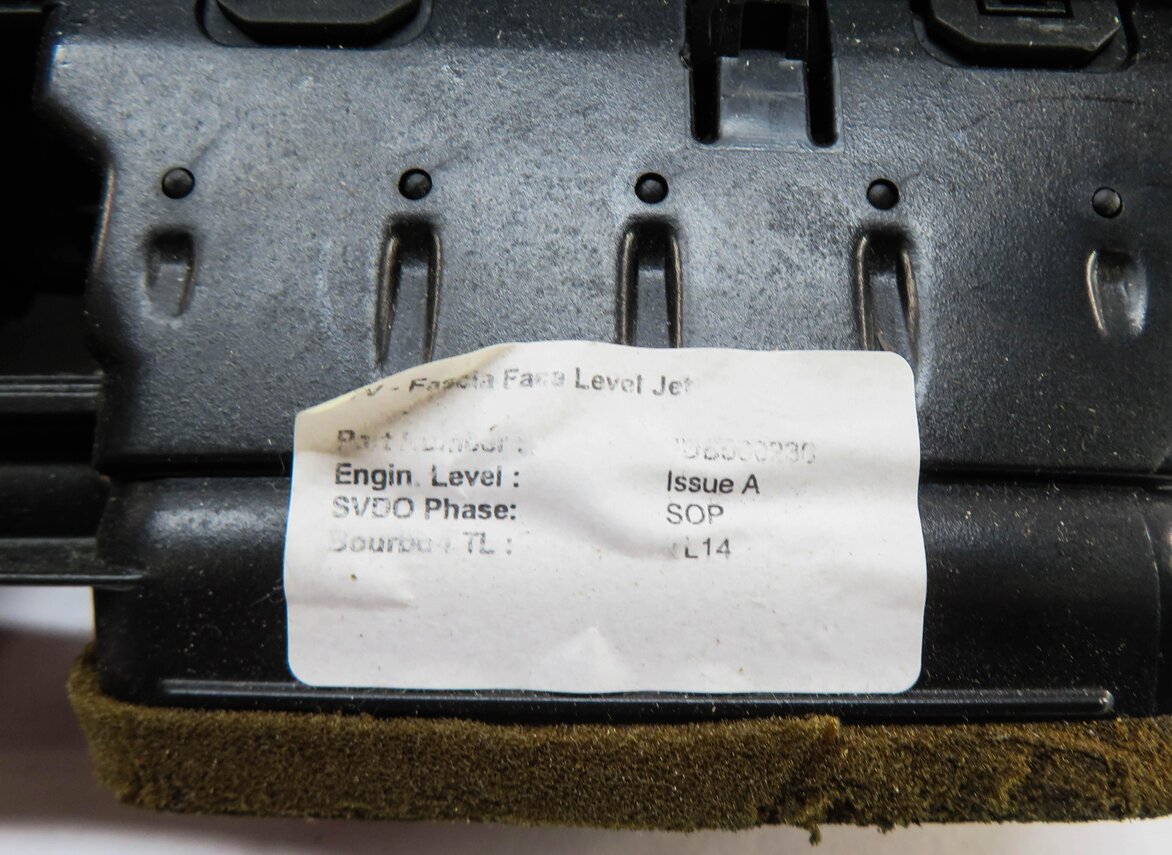 Thumbnail 5: 2010 RANGE ROVER (L322) FRONT UPPER TOP CENTER DASH HEATER A/C AIR VENT