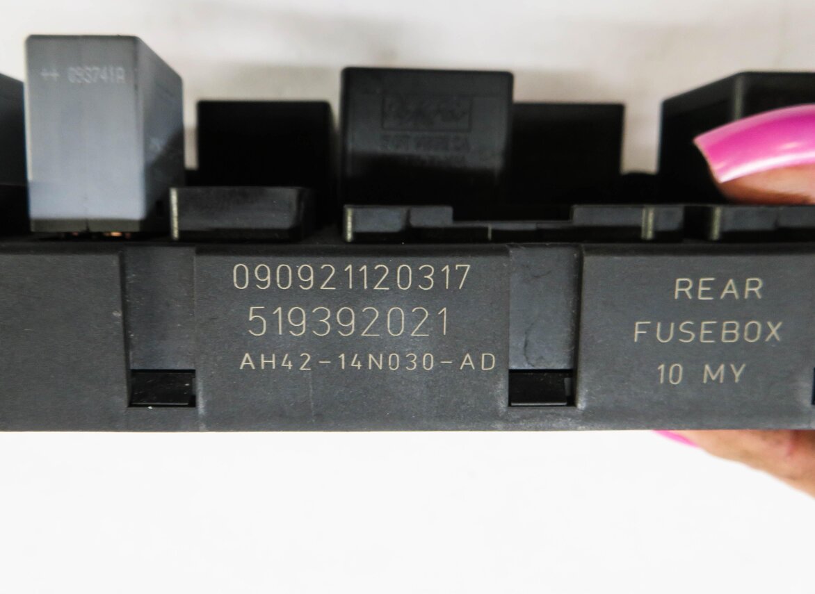 Thumbnail 4: 2010 RANGE ROVER (L322) REAR FUSE BOX