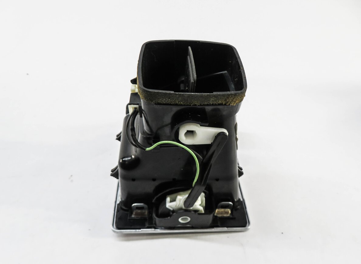 Thumbnail 4: 2010 RANGE ROVER (L322) RIGHT FRONT PASSENGER OUTER DASH HEATER A/C AIR VENT
