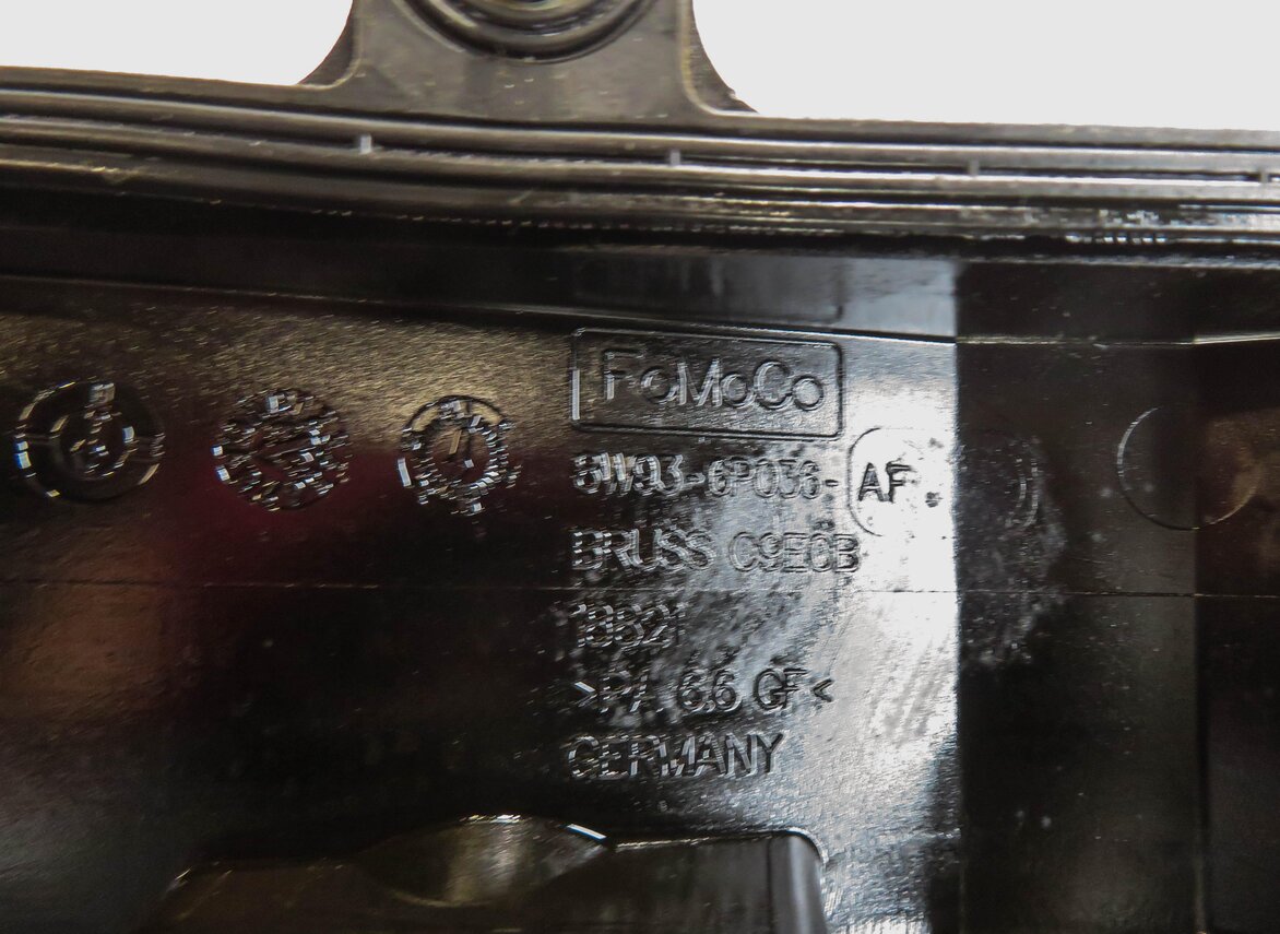 Thumbnail 5: 10-12 RANGE ROVER SPORT (L320 L322 L494 L405) 5.0L V8 - RIGHT ENGINE VALVE COVER