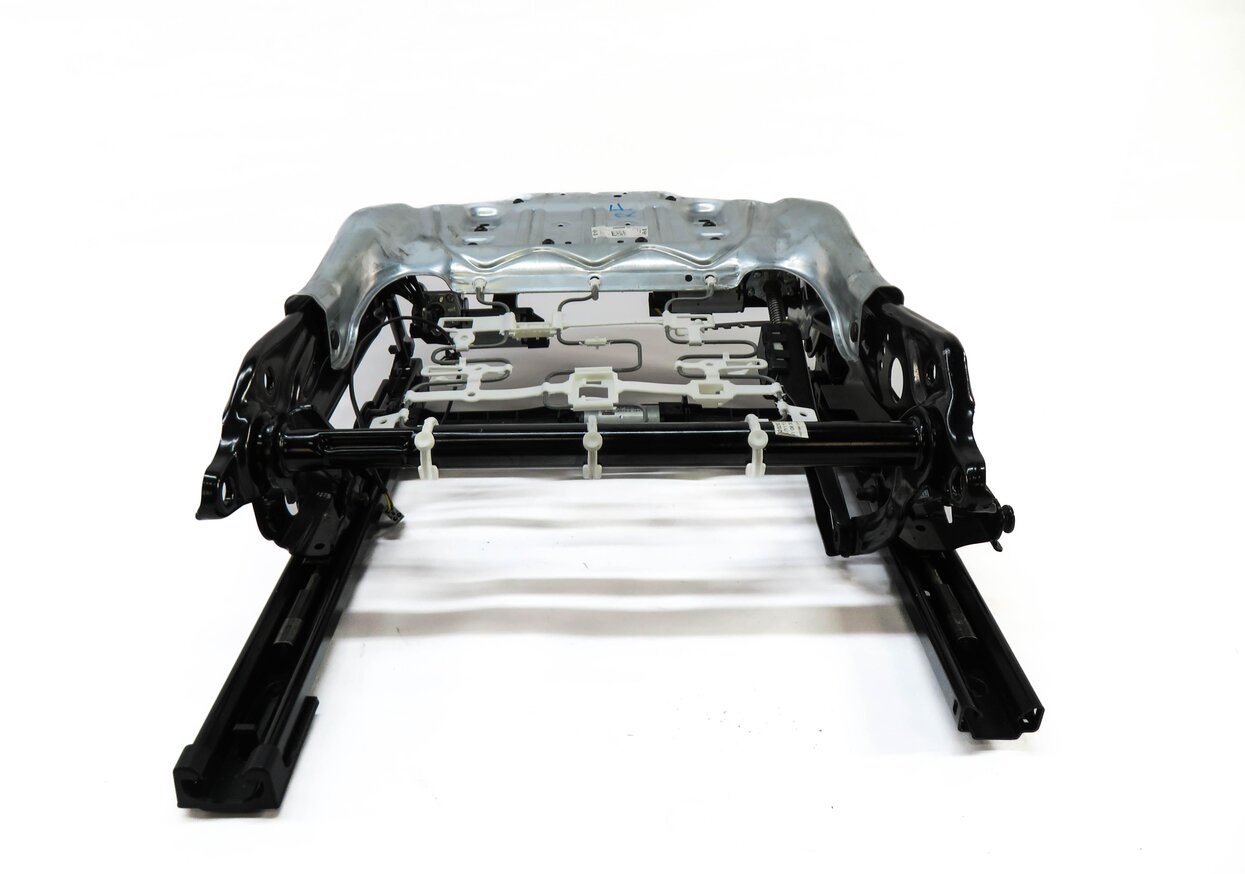 Thumbnail 2: 2016-2019 BMW X1 (F48) RIGHT FRONT PASSENGER SEAT TRACK w/ MOTORS (NON SPORT)
