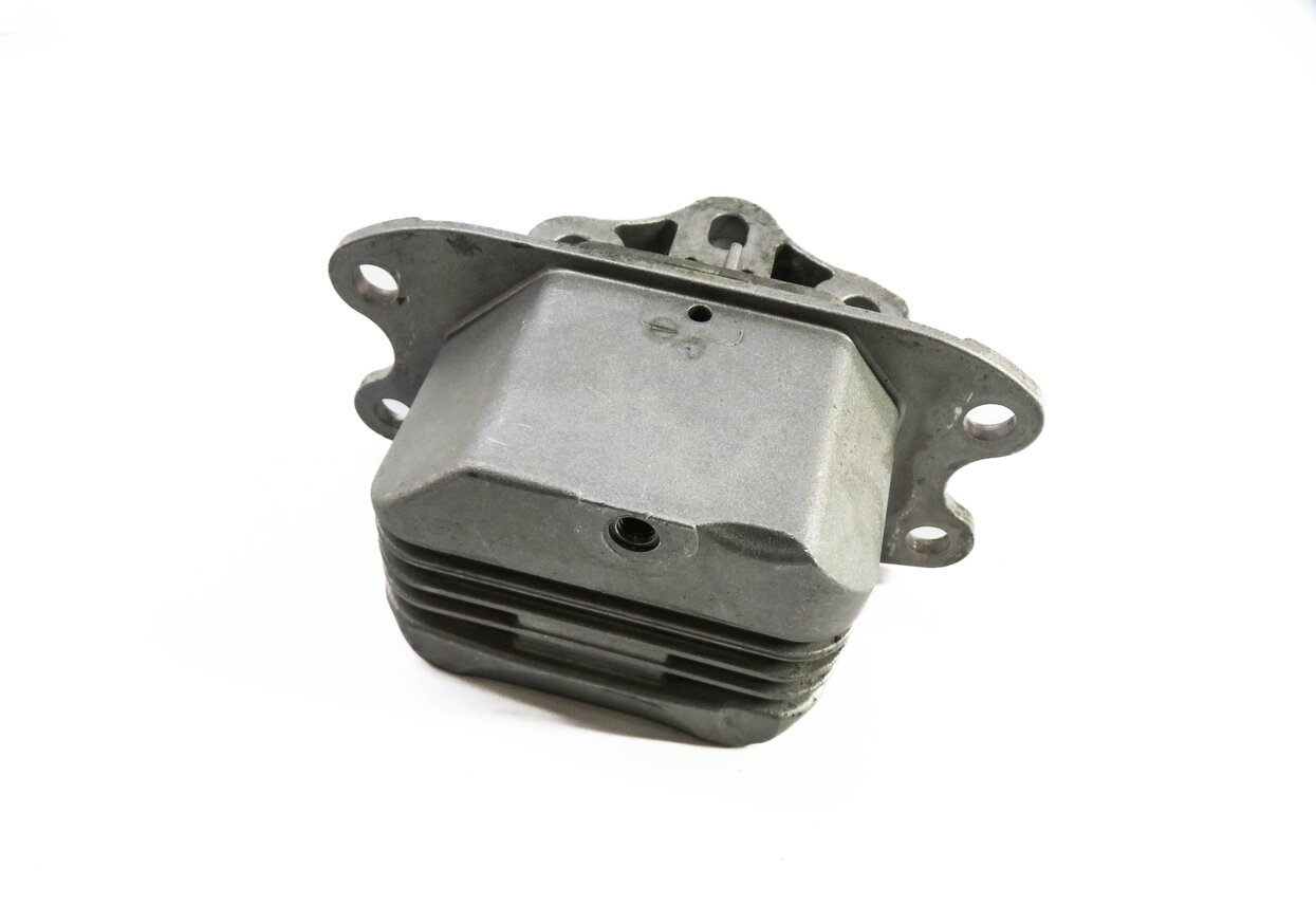 2016 BMW X1 (F48) 2.0L B46 TURBO ENGINE - TRANSMISSION MOUNT BRACKET