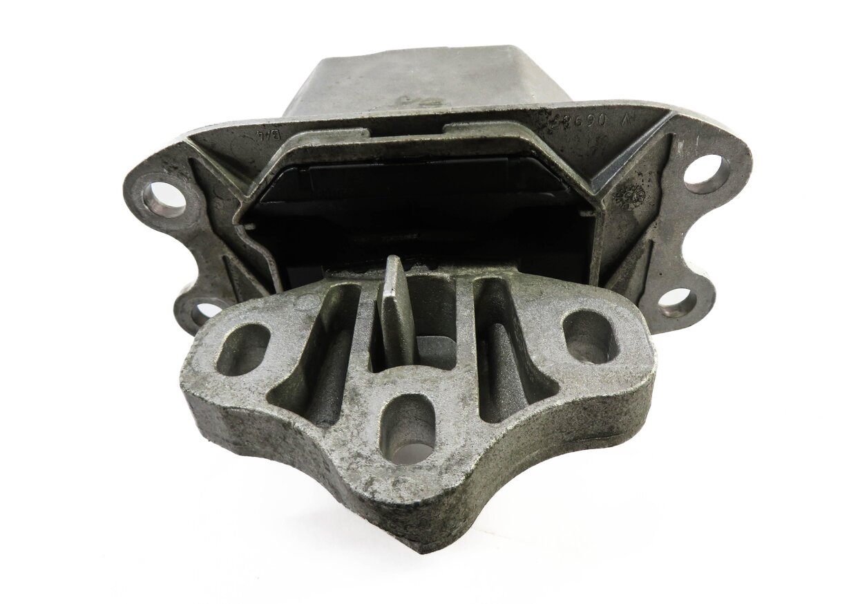 Thumbnail 3: 2016 BMW X1 (F48) 2.0L B46 TURBO ENGINE - TRANSMISSION MOUNT BRACKET