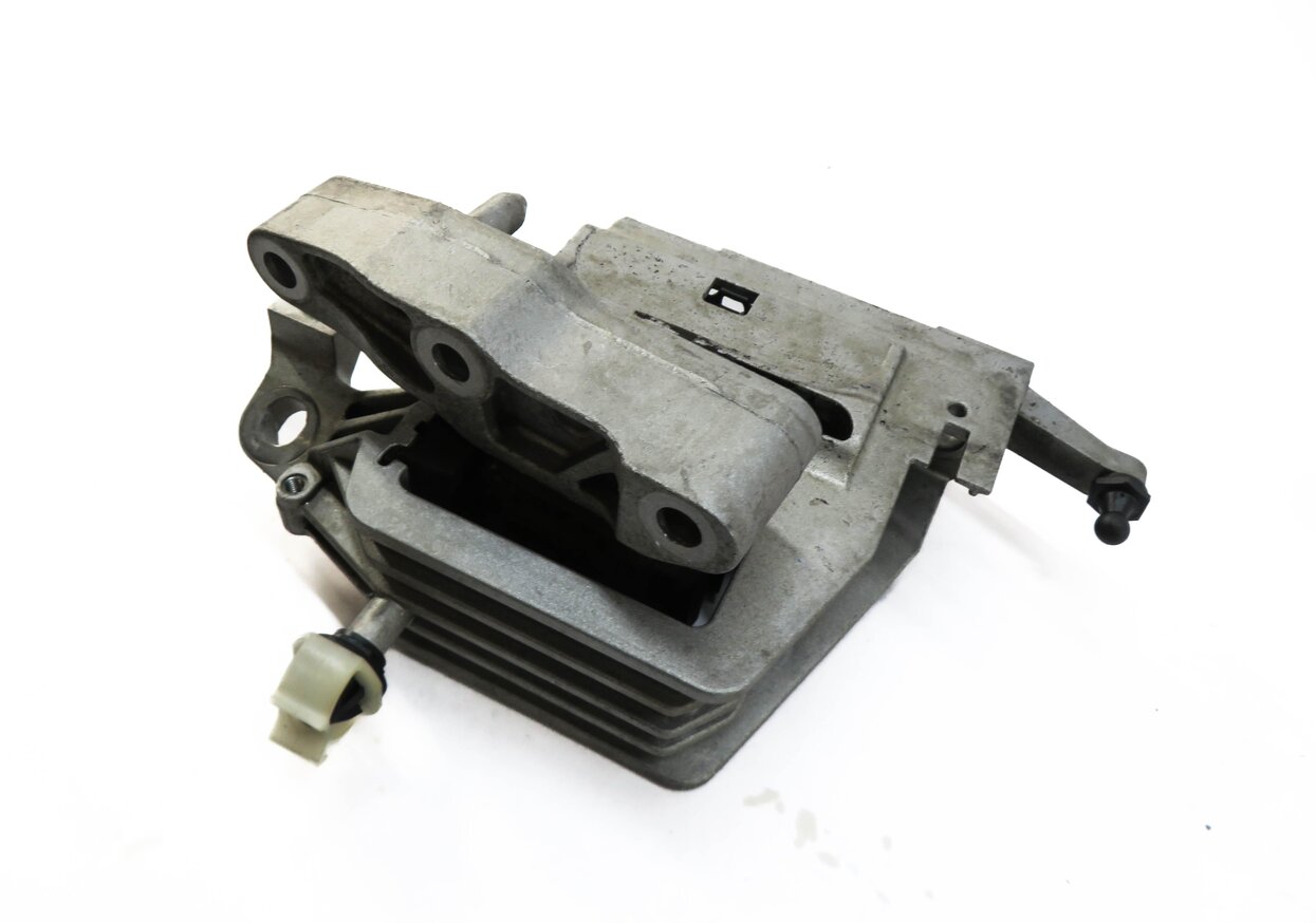 2016 BMW X1 (F48) 2.0L B46 TURBO ENGINE - LEFT MOTOR MOUNT BRACKET