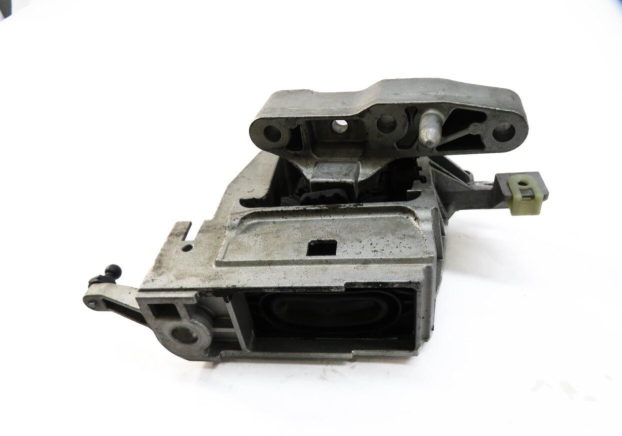 Thumbnail 3: 2016 BMW X1 (F48) 2.0L B46 TURBO ENGINE - LEFT MOTOR MOUNT BRACKET