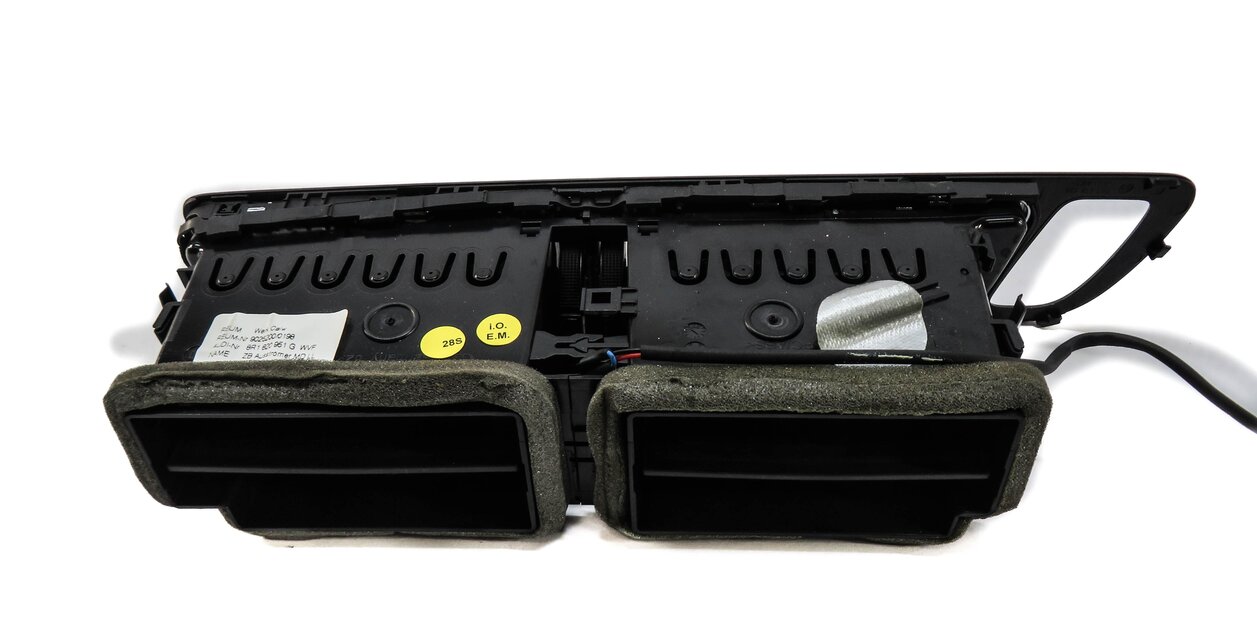 Thumbnail 3: 2011 AUDI Q5 (B8 8R) FRONT CENTER DASH HEATER A/C AIR VENT