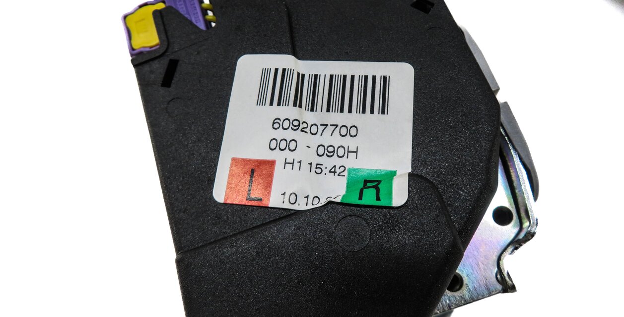 Thumbnail 4: 2011 AUDI Q5 (B8 8R) LEFT REAR SEAT SEATBELT RETRACTOR (BLACK)