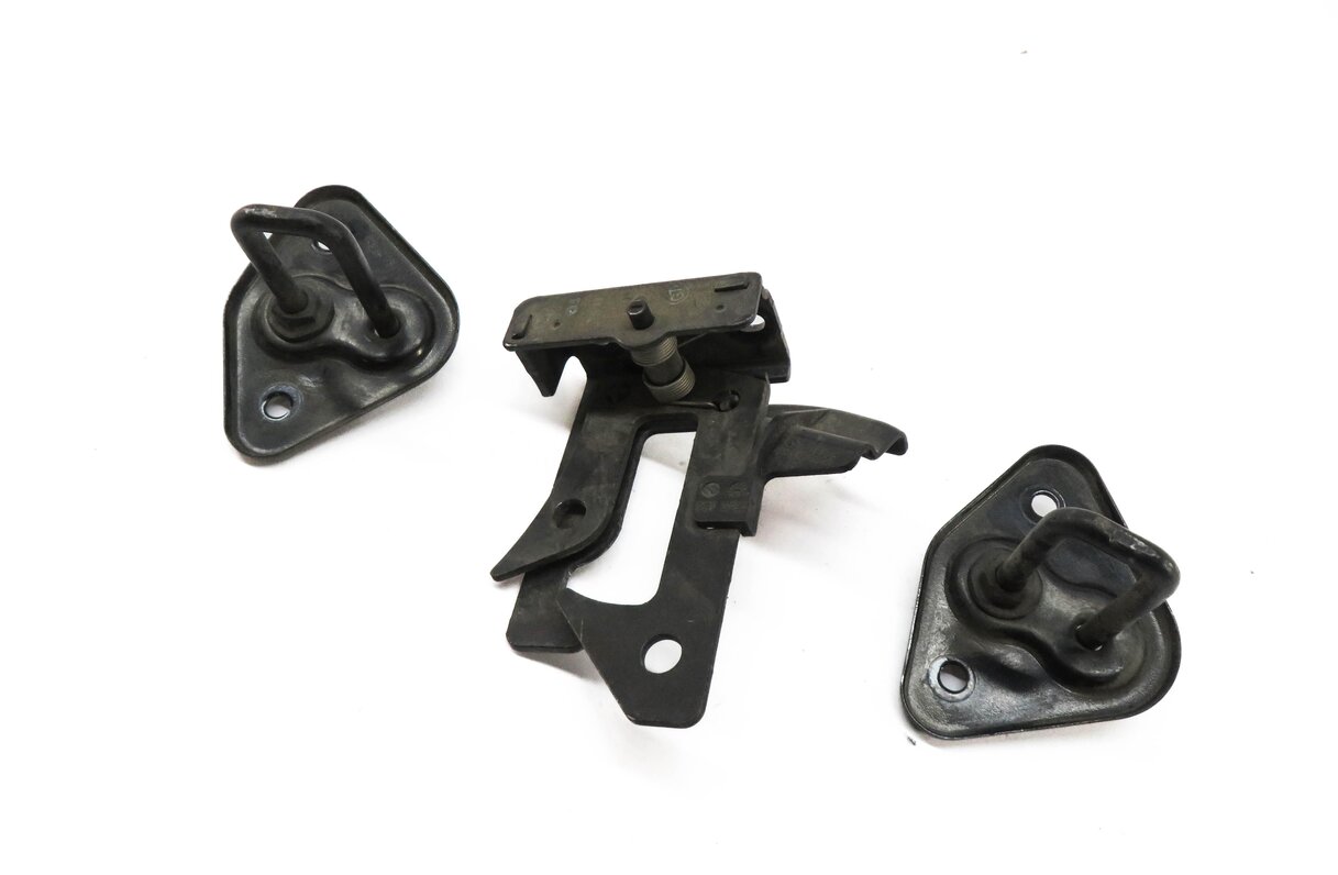 2012 MERCEDES GLK350 (X204) FRONT HOOD SAFETY LATCH STRIKER PLATE SET-3