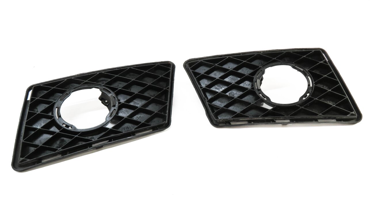 2012 MERCEDES GLK350 (X204) FRONT LEFT & RIGHT FOGLIGHT GRILLE TRIM SET-2