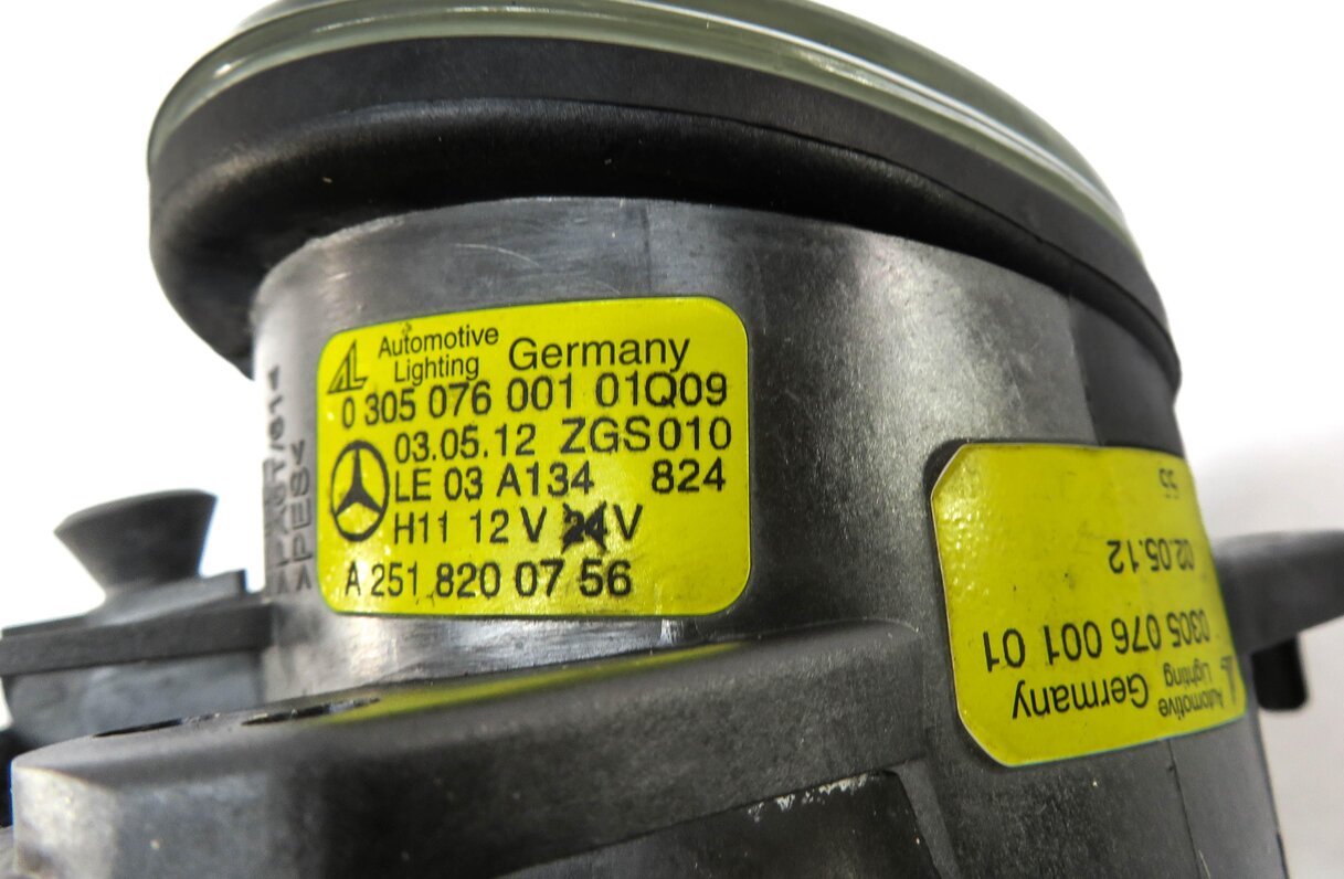 Thumbnail 4: 2006-2013 MERCEDES C300 C350 GL320 GL450 GL550 ML320 ML350 - LEFT FOGLIGHT LAMP